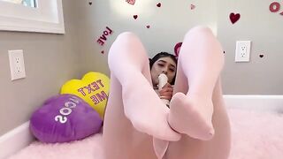 Violet Myers caressed herself in honor of Valentine's Day and reached climax