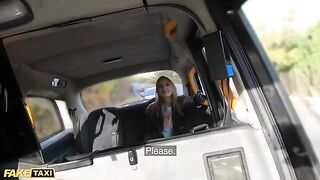 Jayla De Angelis gave the cabbie a blowjob while wearing black leather gloves