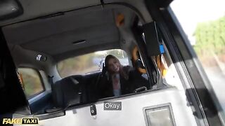 Jayla De Angelis gave the cabbie a blowjob while wearing black leather gloves
