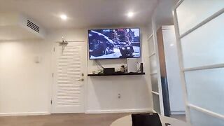 Babe doesn’t let her boyfriend finish his game, so she gets on top