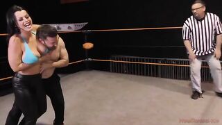 Nadia White uses her powerful ass to dominate Glenn King