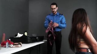 TSA agent found a toy in the bag of a Latina traveler and took her to his office