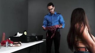 TSA agent found a toy in the bag of a Latina traveler and took her to his office