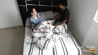 She came to the room of her friends to hang out