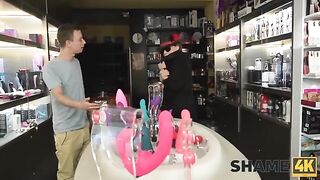 The trickster led a mature neighbor to the dad's bedroom from a sex shop
