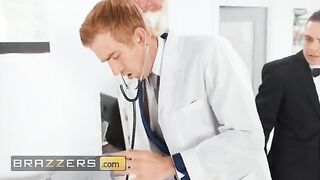 Doctor cures Kiki Daniels' cold feet with his massive cock in HD