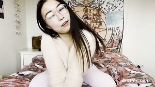 The cute Chinese girl was very happy to make a masturbation video