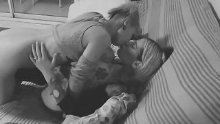 Meg Vicious y Blaze Rager en su habitación