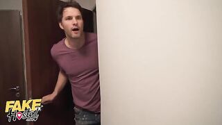 A girl is having an affair with the manager of the FakeHostel, diving into passionate encounters
