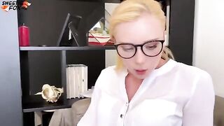 The secretary shows her lust to her boss and fucks with him