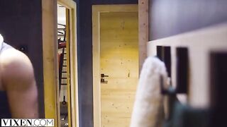 A skier has passionate sex in the Alps with a vixen