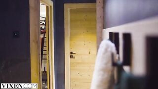 A skier has passionate sex in the Alps with a vixen