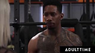 Muscle guy stuffed ebony beauty Zaawaadi’s holes hard