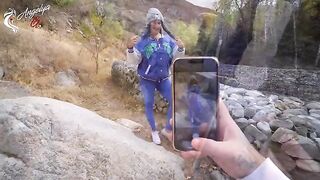 A photo shoot of young tourists ended with a blowjob in nature