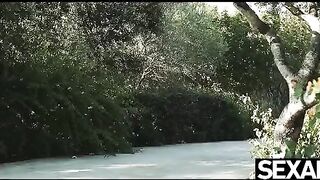 A beautiful girl has sex with her boyfriend and squirts his cum