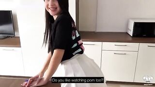A cute girl came to do her homework in a MYDRIASIS T-shirt