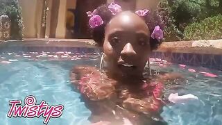 Petite beauty Elsie shakes her big ass while swimming naked in the pool
