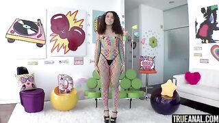 Petite American teen Willow Ryder loves getting her asshole gapped hard