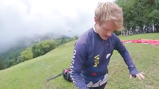 Paragliding with a risk of squirting in 2200 m above the sea, an extreme adventure!