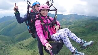 Paragliding with a risk of squirting in 2200 m above the sea, an extreme adventure!
