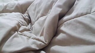 I share bed with my round ass stepmom who fucks me