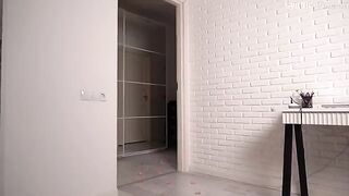 I ordered a courier to deliver a pizza and wait for payment