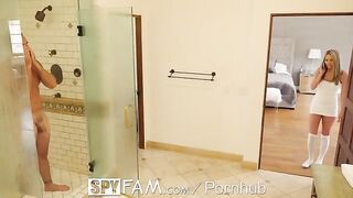 Stepdaughter secretly showers with stepdad, getting wild