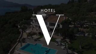 Blonde and redheaded girls share a big dick in a steamy poolside scene