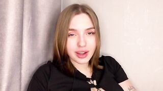 A cute girl with a juicy ass masturbates at home alone