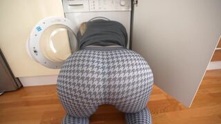 Helpless stepsister got stuck in the washing machine