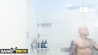 Mia Malkova ambushed her stepbrother to get fucked hard