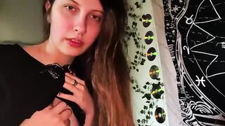 A stepsister gets caught jerking off by her boyfriend playing computer