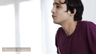 Anna Claire Clouds went to her BF’s house to get intimate with his dad in a steamy encounter