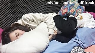 The best humping video with a girl and her favorite pillow ever