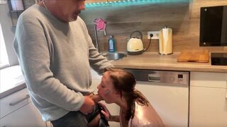 The old fart fucked a German amateur right in the kitchen