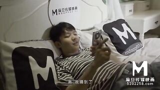 A Chinese girl tries her best to seduce every guy she meets on campus