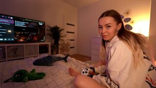 A young beauty got her pussy fucked instead of playing potn