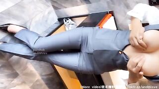 The female teacher is too naughty, so she stayed after class and enticed her colleagues to play with her