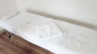 Masseur got access to a naked 18-year-old girl