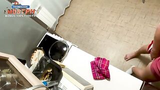 The wife accidentally fucked her husband's best friend with her cunt