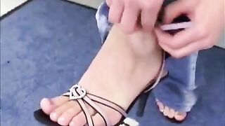 Juicy brunette makes a stunning blowjob and has sex