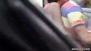 A guy with friends fucked two whores in a car
