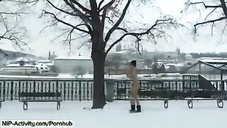 Student flashed her boobs and ass on the city streets