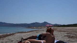 Blowjob on the beach with an unfamiliar guy who was lucky