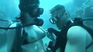 Aqualangists have amazing sex at the bottom of the ocean
