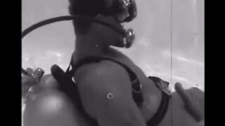 During the dive, she gave an aqualangist a blowjob, showcasing her skills