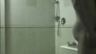 Drunk beauties have sex in the bath, a steamy Russian scene