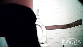 A hidden camera was set up in the toilet of a store for an experiment