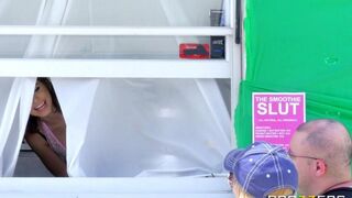 Pervert dude fucked his GF in a diner on wheels with 60fps vid