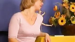 A daughter decided to repay mom for her kindness by mouth
